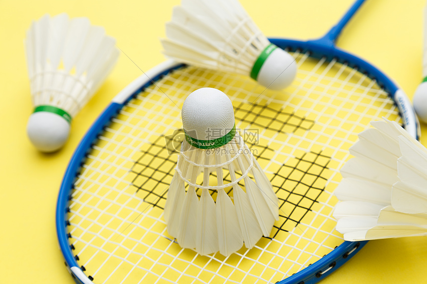 展现出对 展现出对