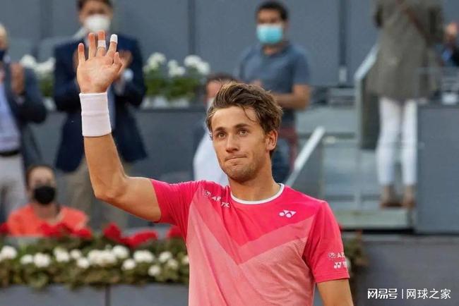 把球拨向安 把球拨向安